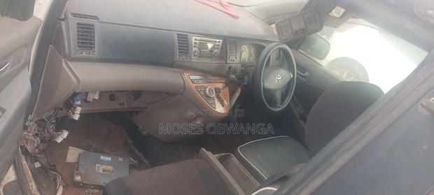 Toyota ISIS 2005 White