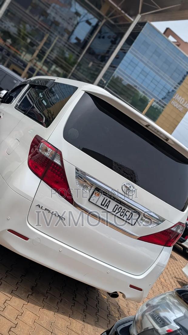 Toyota Alphard 2.4 Petrol AWD 2010 White