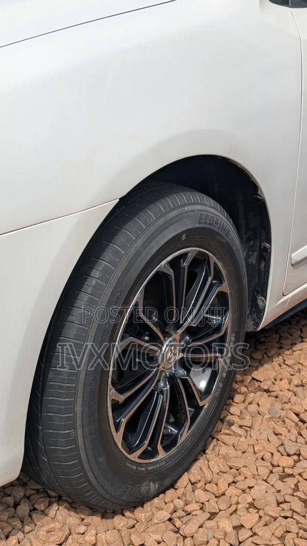 Toyota Premio 1.8 AWD 2012 White