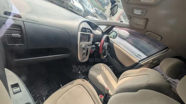 Toyota Ractis 1.3 FWD 2009 Silver