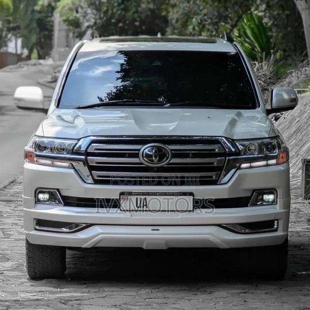 Toyota Land Cruiser 4.6 V8 ZX 2018 White