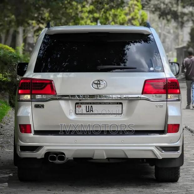 Toyota Land Cruiser 4.6 V8 ZX 2018 White
