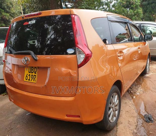 Toyota Passo Sette 1.5 AWD 2009 Orange