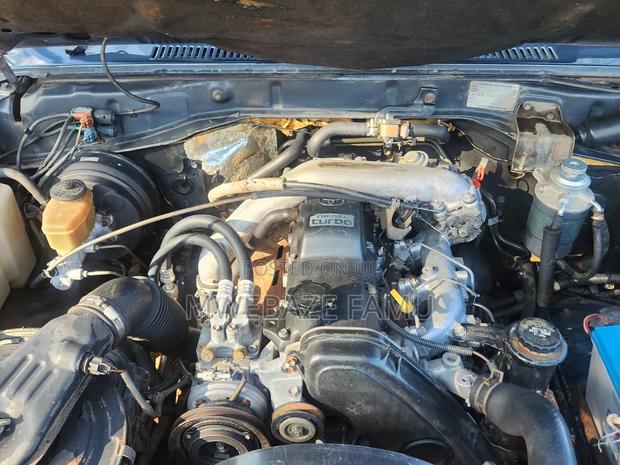 Toyota Land Cruiser 2000 Gray