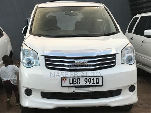 Toyota Noah 2010 White