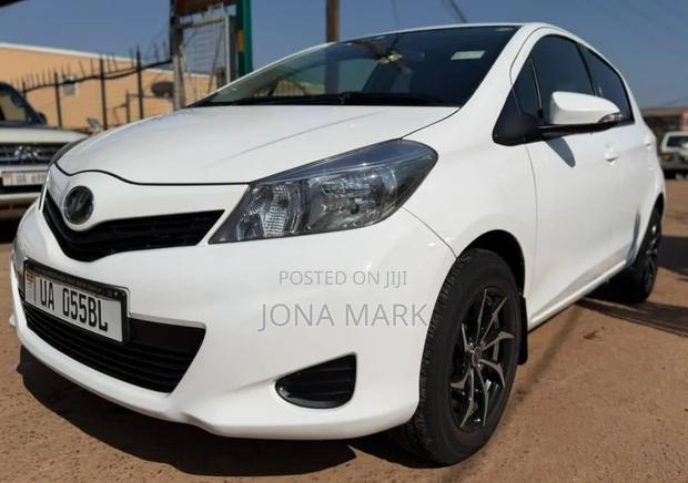 Toyota Vitz 1.5 FWD 5dr 2012 White