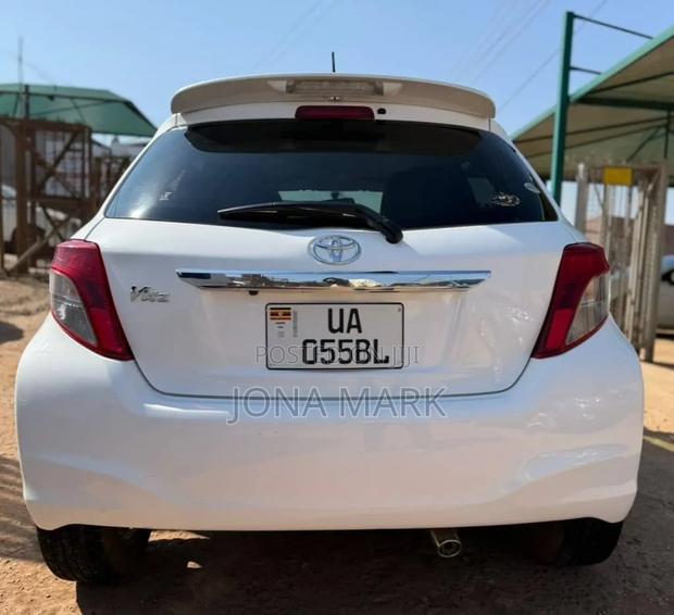 Toyota Vitz 1.5 FWD 5dr 2012 White