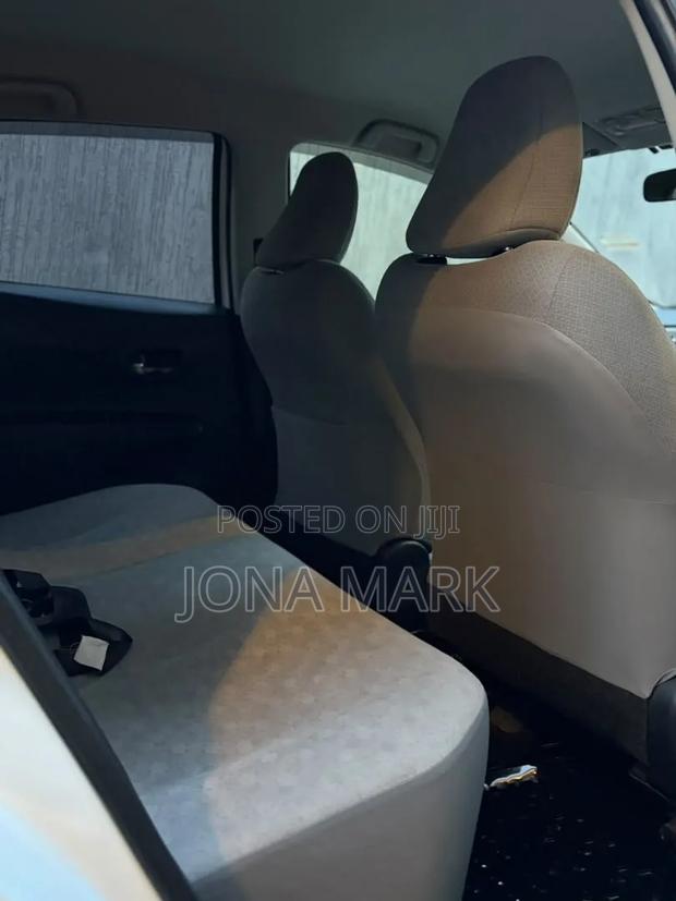 Toyota Vitz 1.5 FWD 5dr 2012 White