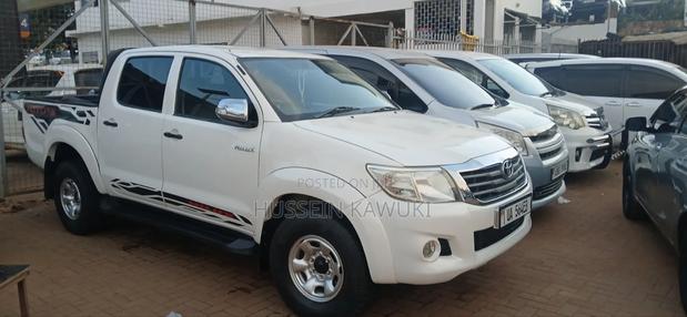 Toyota Hilux 2010 White