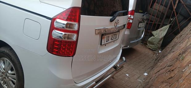 Toyota Noah 2010 White