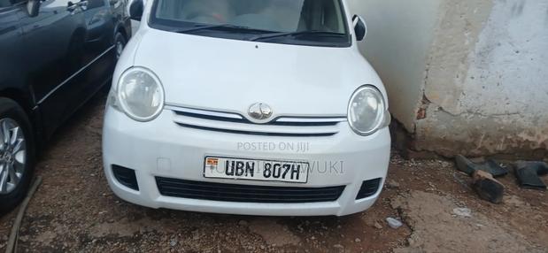 Toyota Sienta 2008 White
