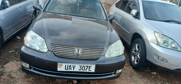 Toyota Mark II 2000 Maroon