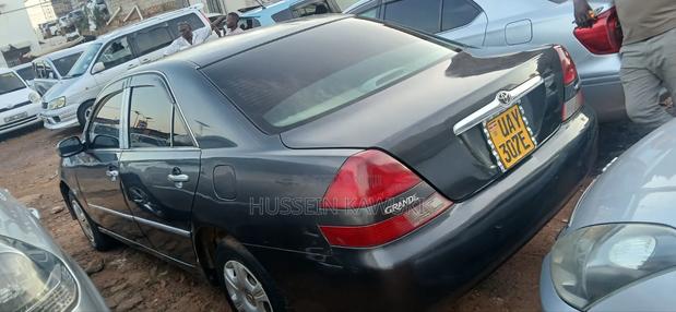 Toyota Mark II 2000 Maroon