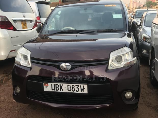 Toyota Sienta 2011 Maroon