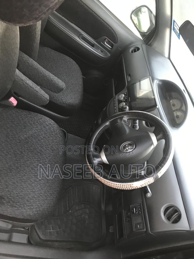 Toyota Sienta 2011 Maroon