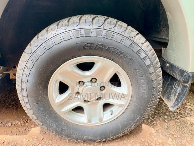 Toyota Land Cruiser Prado 2000 White