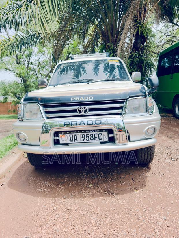 Toyota Land Cruiser Prado 2000 White
