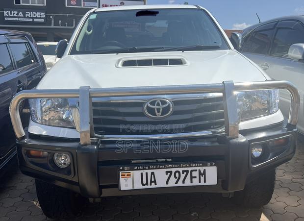Toyota Hilux 2013 White