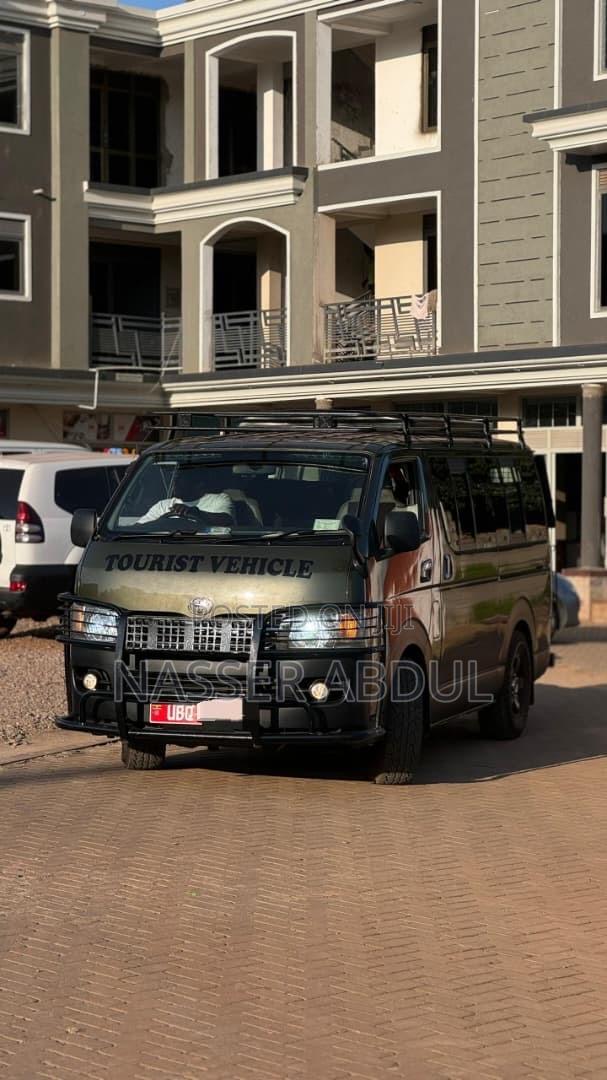 Toyota Grand HiAce 2002 Green