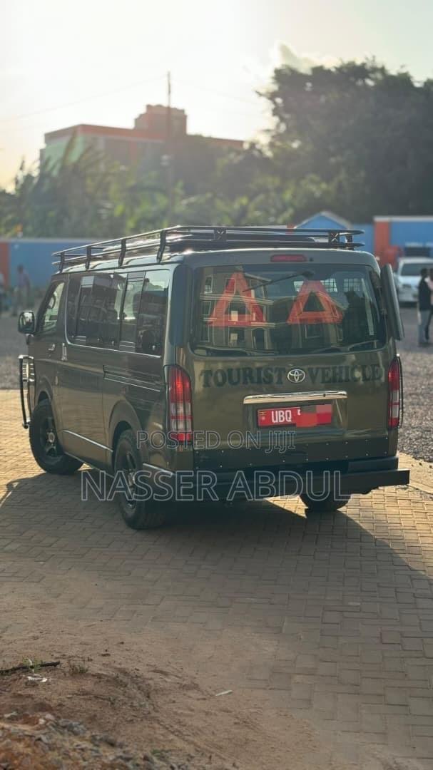 Toyota Grand HiAce 2002 Green