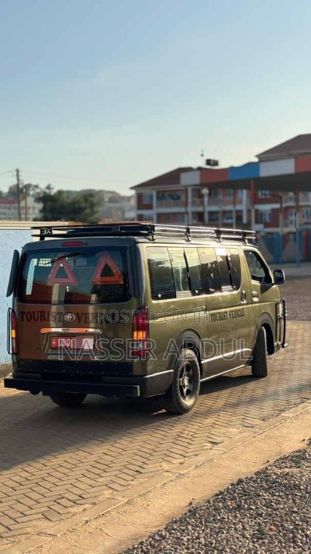 Toyota Grand HiAce 2002 Green
