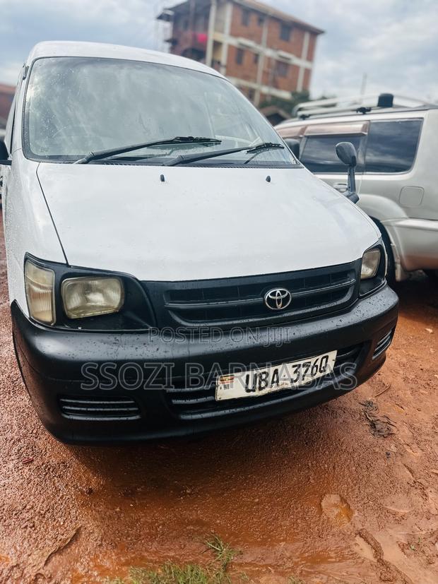 Toyota TownAce Noah 1999 White