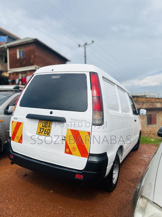 Toyota TownAce Noah 1999 White