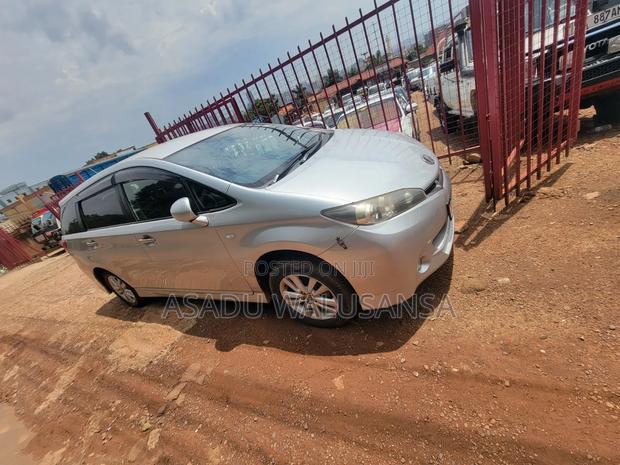 Toyota Wish 2011 Silver