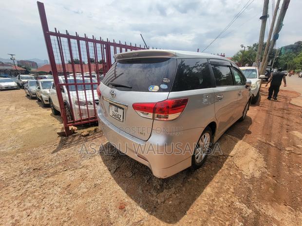 Toyota Wish 2011 Silver
