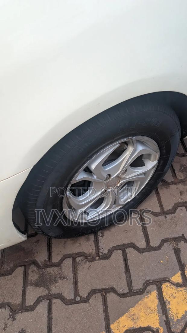 Toyota Raum 1.5 AWD 2001 Beige