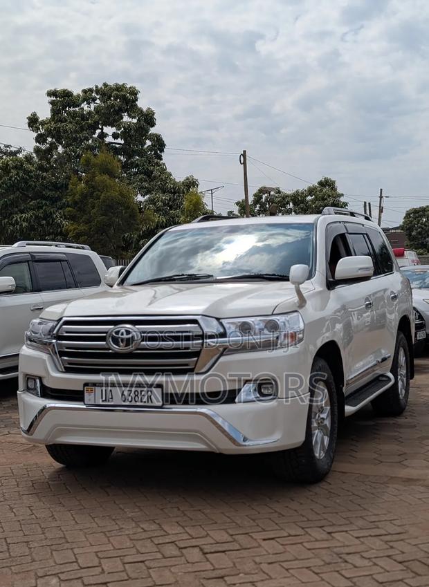 Toyota Land Cruiser 4.5 V8 TD 2017 White