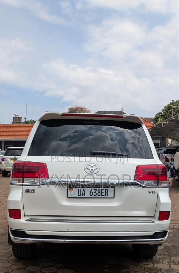 Toyota Land Cruiser 4.5 V8 TD 2017 White