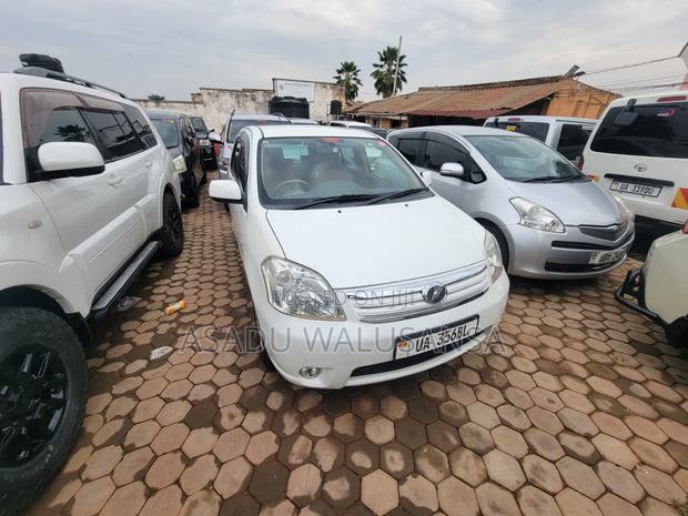 Toyota Raum 2010 White