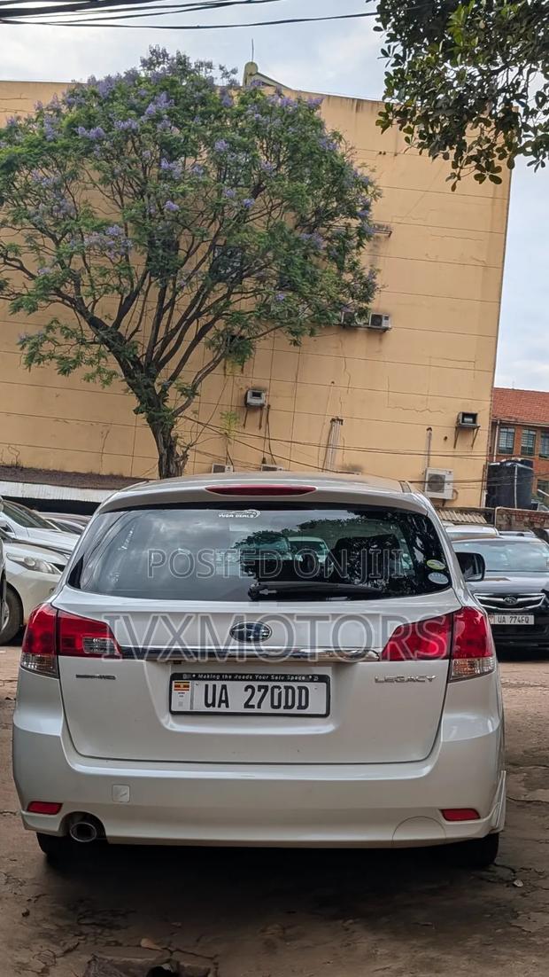 Subaru Legacy 2.5i Limited 2011 White
