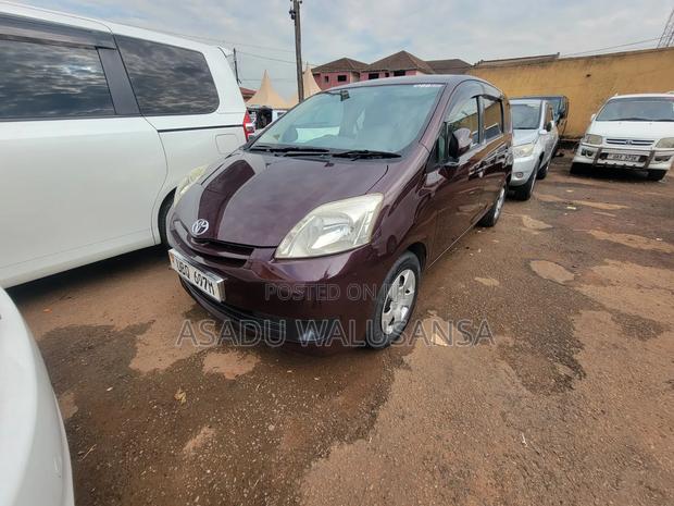 Toyota Passo Sette 2011 Maroon