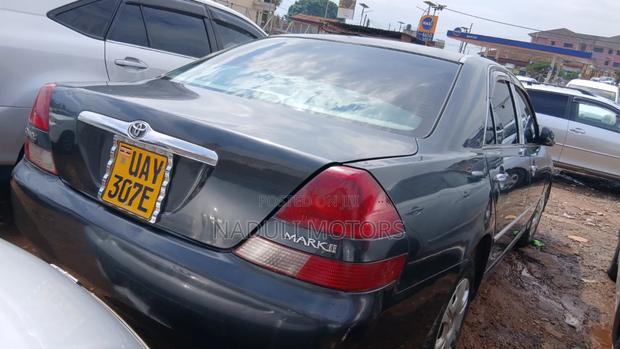 Toyota Mark II 2004 Gray