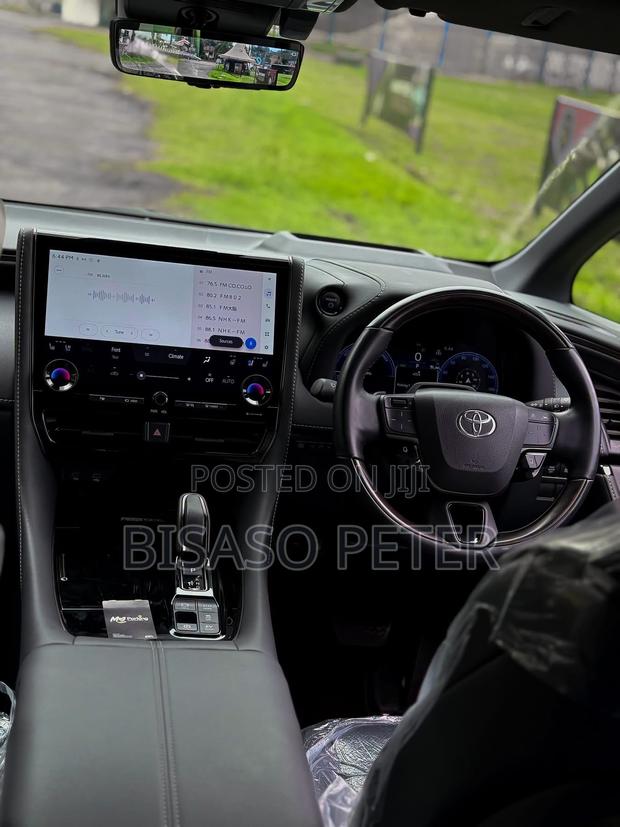 Toyota Vellfire 2024 White