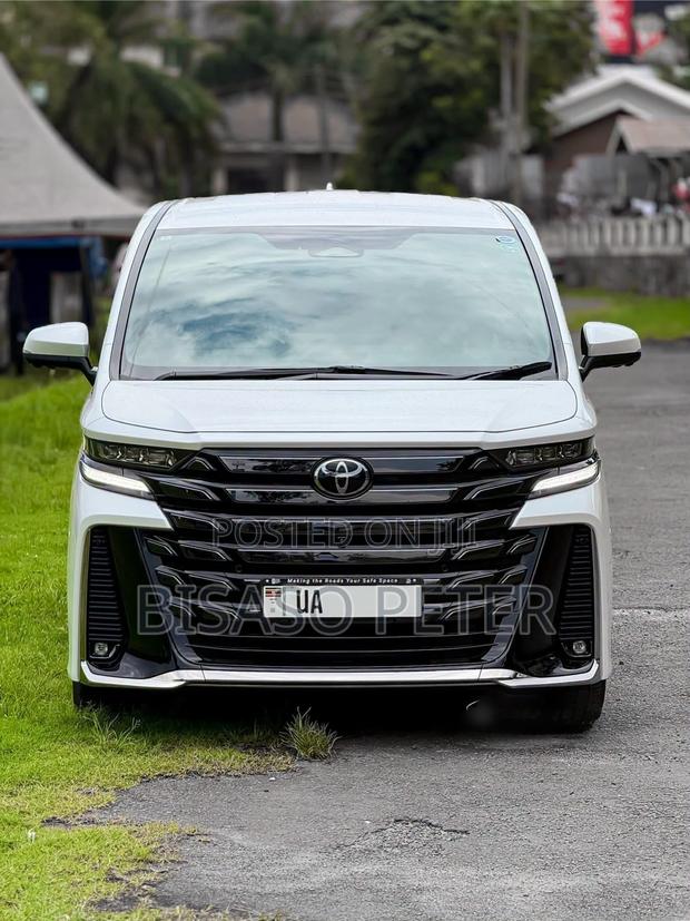 Toyota Vellfire 2024 White
