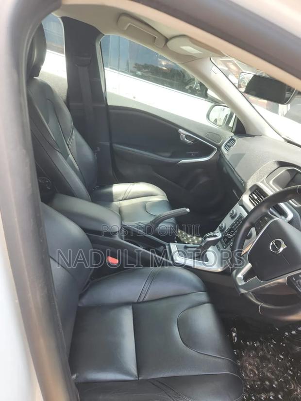 Volvo V40 2016 White