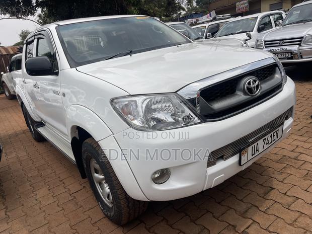 Toyota Hilux 2.5 D-4D Double Cab 2008 White