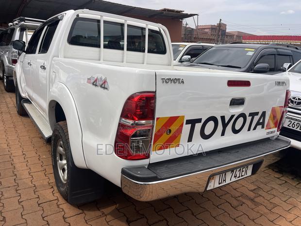 Toyota Hilux 2.5 D-4D Double Cab 2008 White