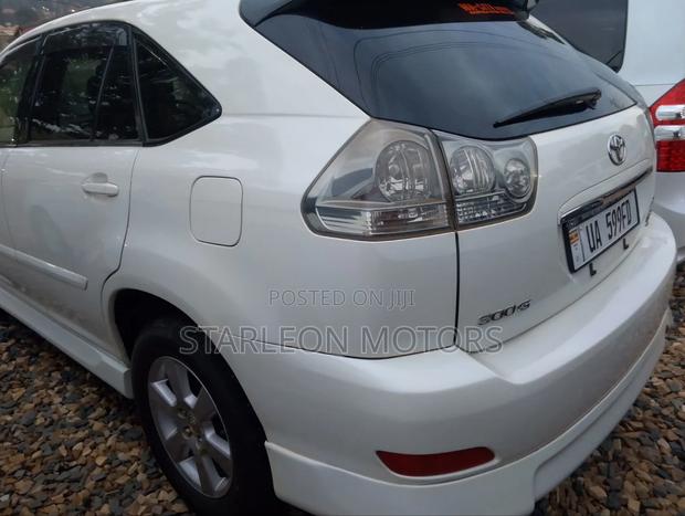 Toyota Harrier 3.0 V6 2005 White