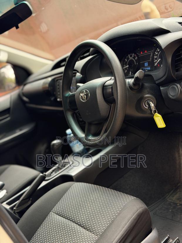 Toyota Hilux 2022 Silver