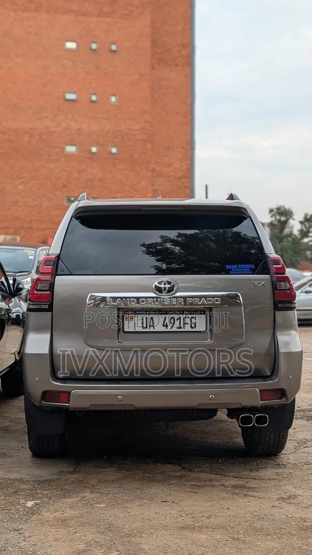 Toyota Land Cruiser Prado 2.8 2018 Gold