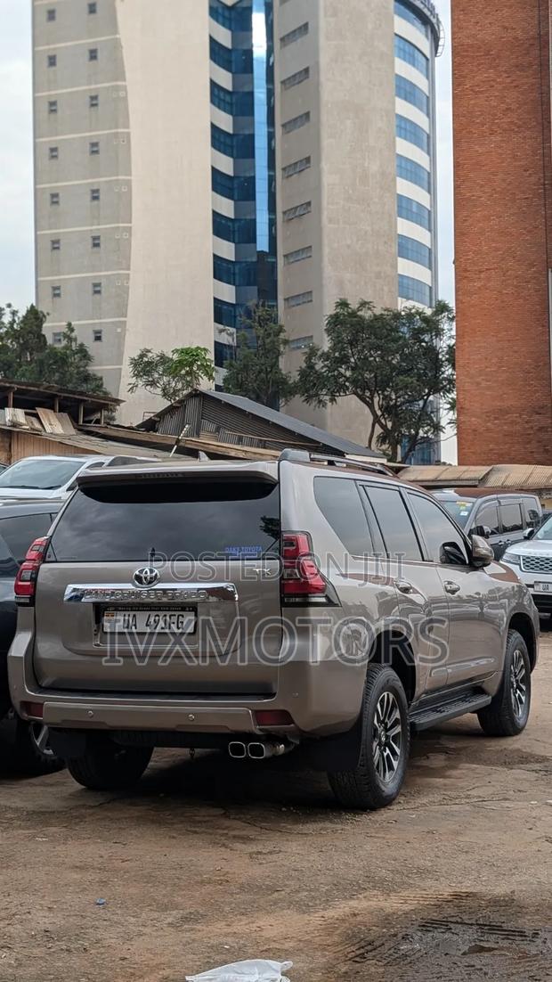 Toyota Land Cruiser Prado 2.8 2018 Gold