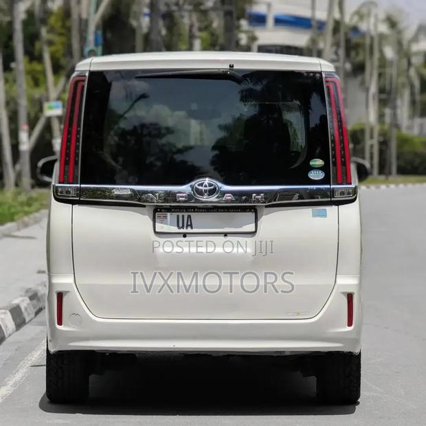 Toyota Noah 2.0 AWD (8 Seater) 2018 White
