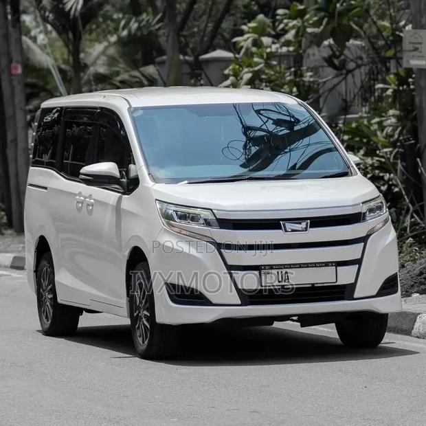 Toyota Noah 2.0 AWD (8 Seater) 2018 White