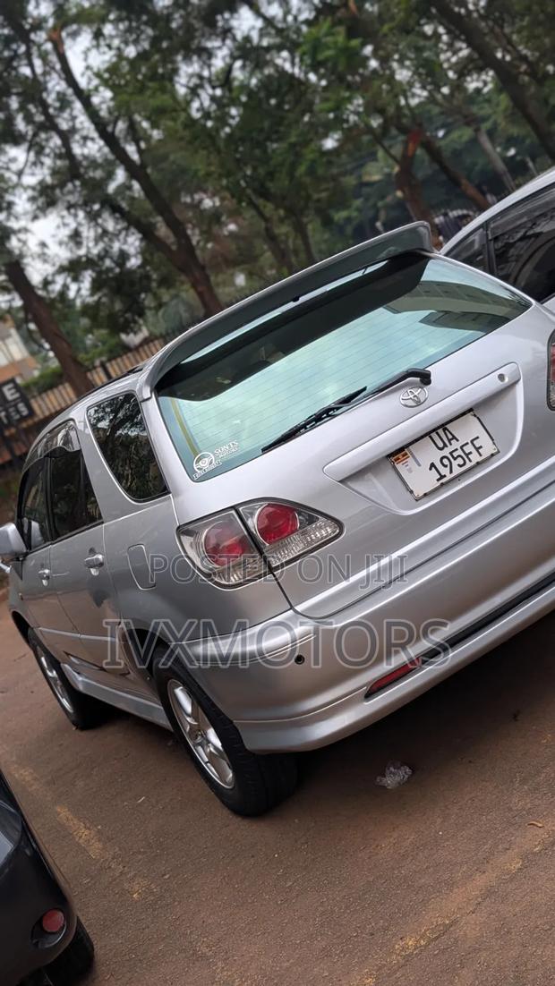 Toyota Harrier 2.2 16V 2000 Silver