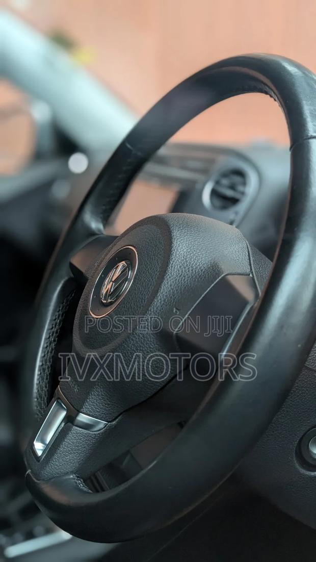Volkswagen Tiguan SE 4Motion 4dr SUV AWD (2.0L 4cyl Turbo 6A) 2014