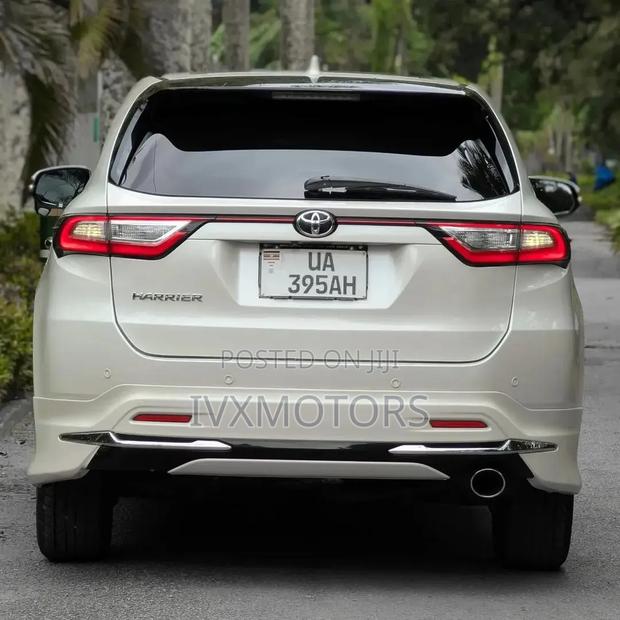Toyota Harrier 2.0 2017 White